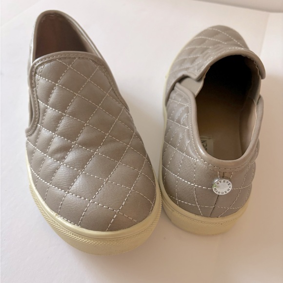 Steve Madden| Steve Madden tan quilted sneakers size 7.5M - Picture 9 of 11